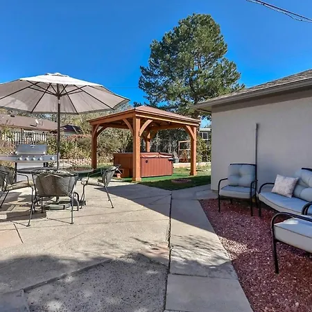 3Bd Downtown Modern Home W Hot Tub & Grill